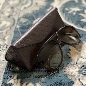 Gucci sunglass